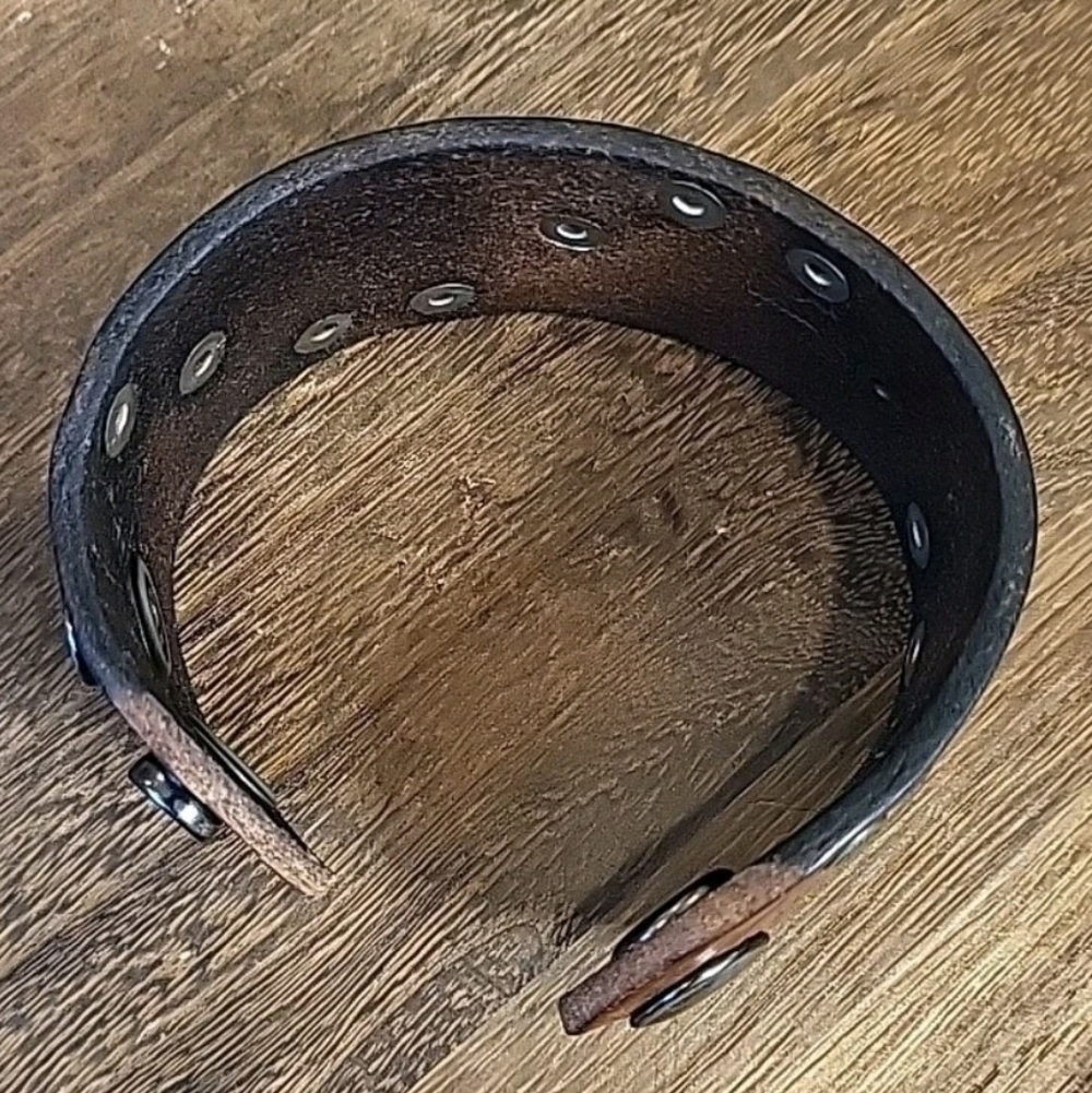 Vtg Embossed Sun Studded Adjustable Length Leather Bracelet - Picture 6 of 12
